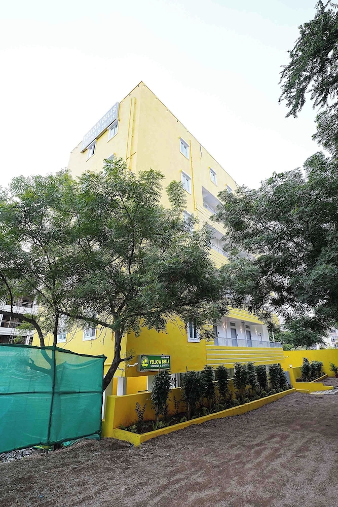 yellow bells studios and suites