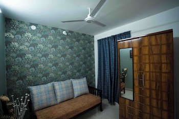 yellow bells studios and suites