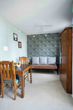 yellow bells studios and suites