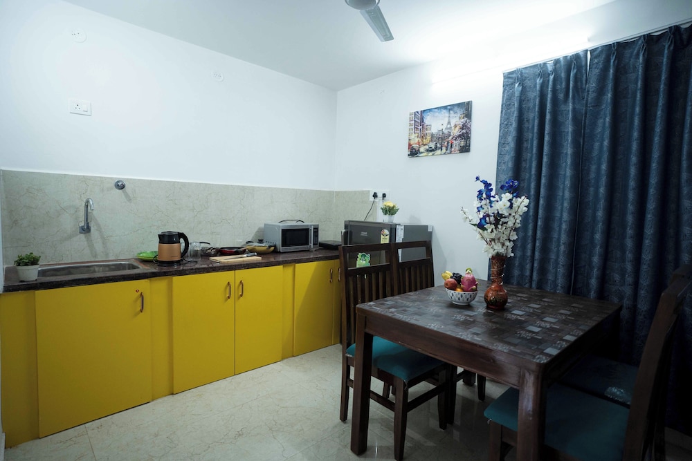 yellow bells studios and suites