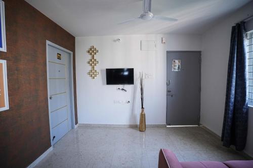 yellow bells studios and suites