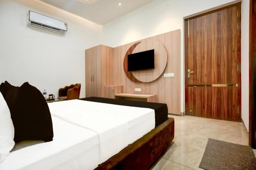 Hotel O Ss Grand Suites,,3 star