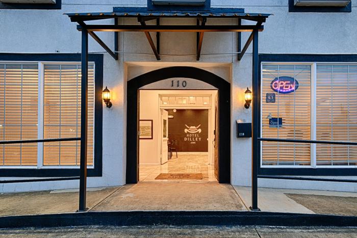 hotel dilley grand