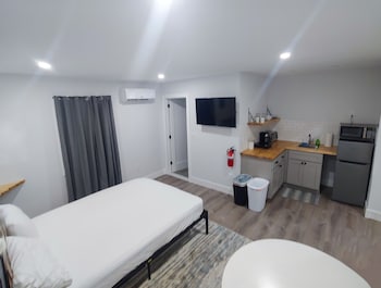 Vermont Suites,,2 star