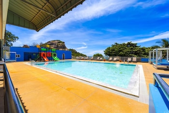 Beachfront Studio Condo-Seaview (Bw1),,3 star
