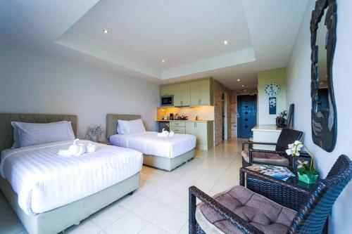 beachfront studio condo seaview bw1