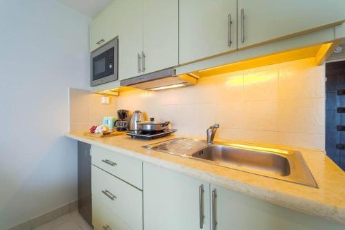 beachfront studio condo seaview bw1