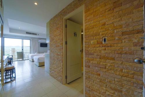 beachfront studio condo seaview bw1