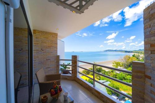 beachfront studio condo seaview bw1