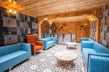 golden oak by the lake hill