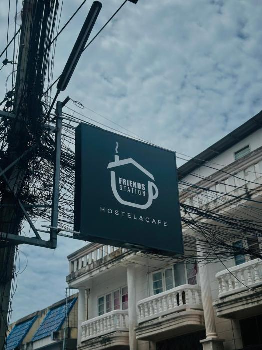 friends station tukkom hostel and cafe