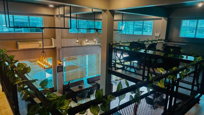 friends station tukkom hostel and cafe