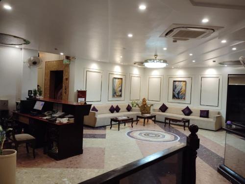 Hotel Maple Ridge,,3 star