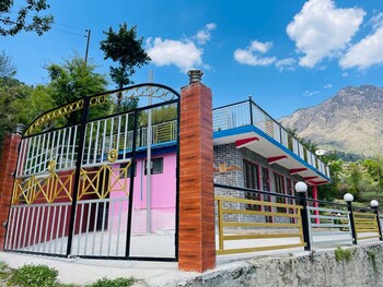 snow and field view homestay