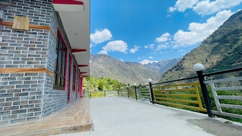 snow and field view homestay