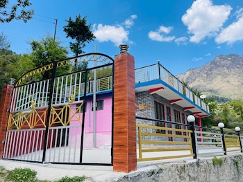 snow and field view homestay