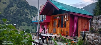 snow and field view homestay