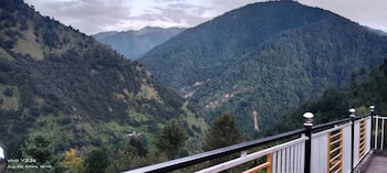 snow and field view homestay