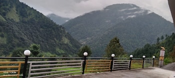 snow and field view homestay
