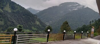 snow and field view homestay
