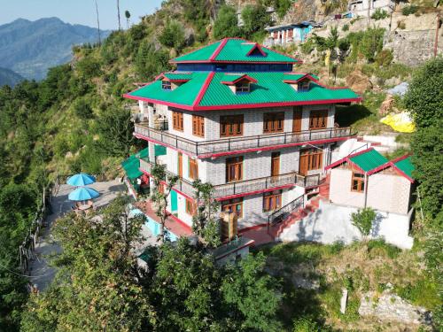 Snow And Field View Homestay,,4 star