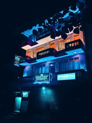 hidden monkey backpackers darjeeling