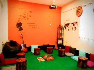 hidden monkey backpackers darjeeling