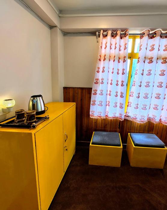 hidden monkey backpackers darjeeling