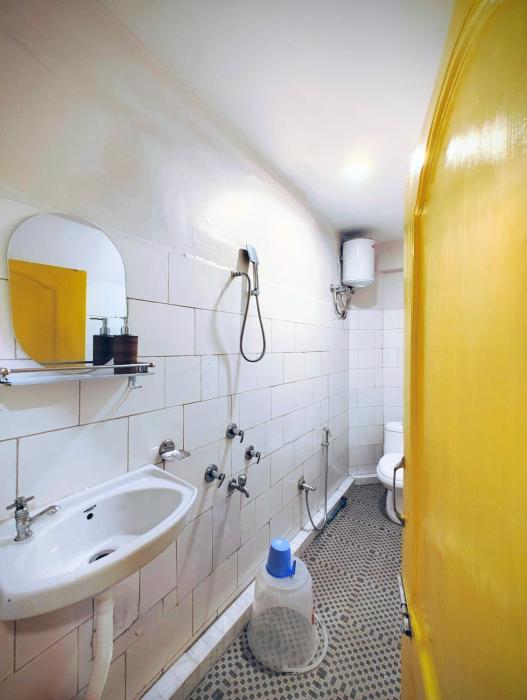 hidden monkey backpackers darjeeling