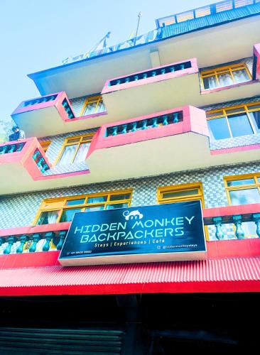 hidden monkey backpackers darjeeling