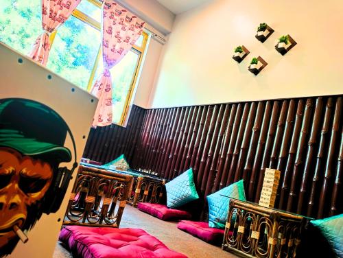 hidden monkey backpackers darjeeling