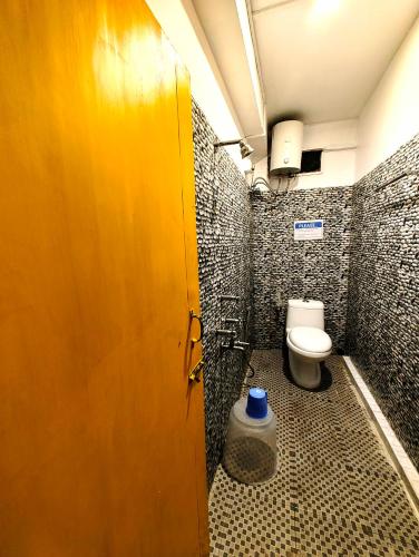 hidden monkey backpackers darjeeling