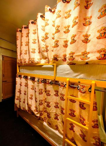hidden monkey backpackers darjeeling