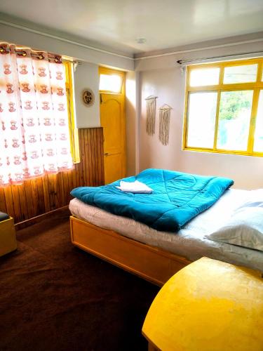hidden monkey backpackers darjeeling