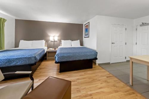 suburban studios fishers indianapolis