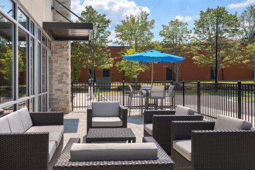 holiday inn express and suites buford