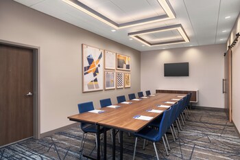 holiday inn express and suites buford