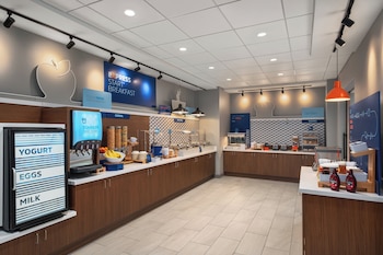 holiday inn express and suites buford