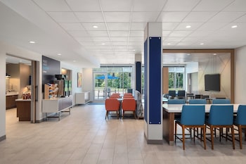 holiday inn express and suites buford
