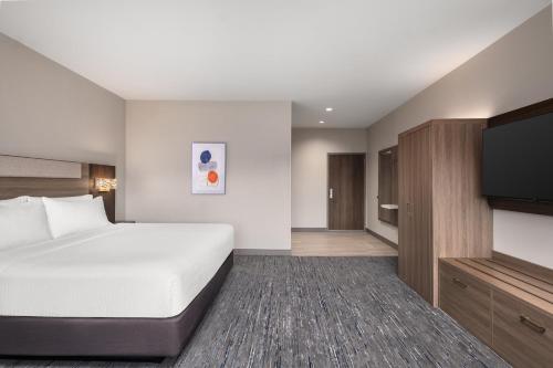 holiday inn express and suites buford