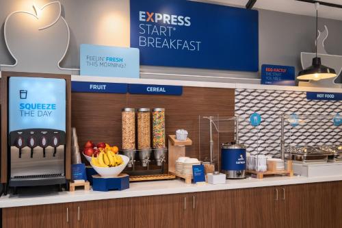 holiday inn express and suites buford