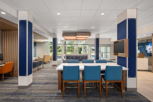 holiday inn express and suites buford