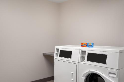 holiday inn express and suites buford