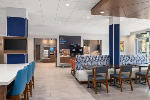 holiday inn express and suites buford