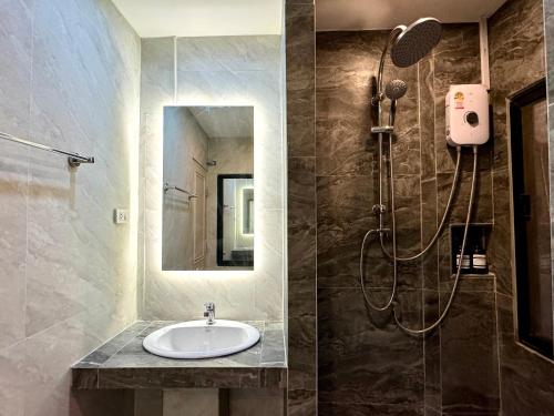 avalan phayathai airport link bts