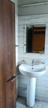 nirvana lodge by roh