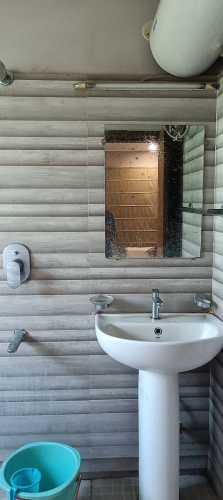 nirvana lodge by roh