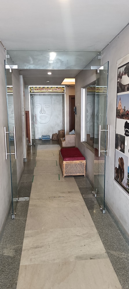 nirvana lodge by roh