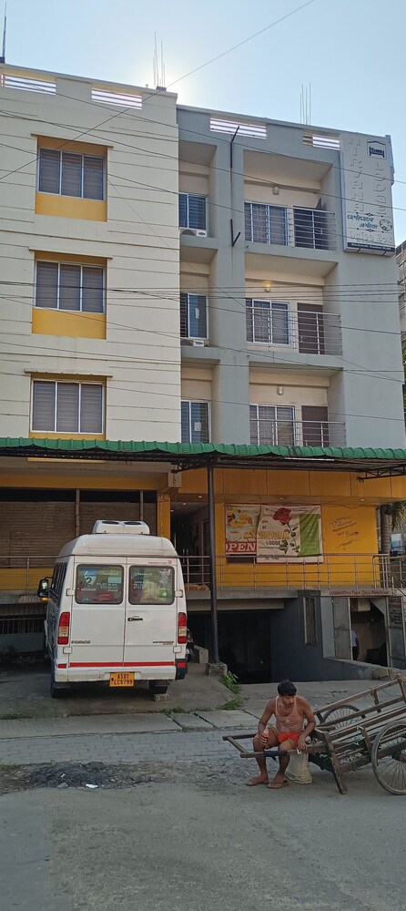 nirvana lodge by roh