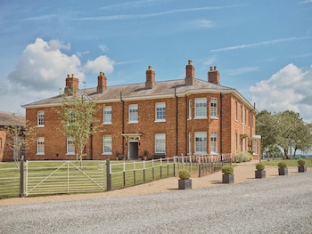 Constantine House,,2 star